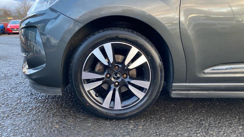 DS 3 1.2 PureTech 82 Chic 3dr Petrol Hatchback